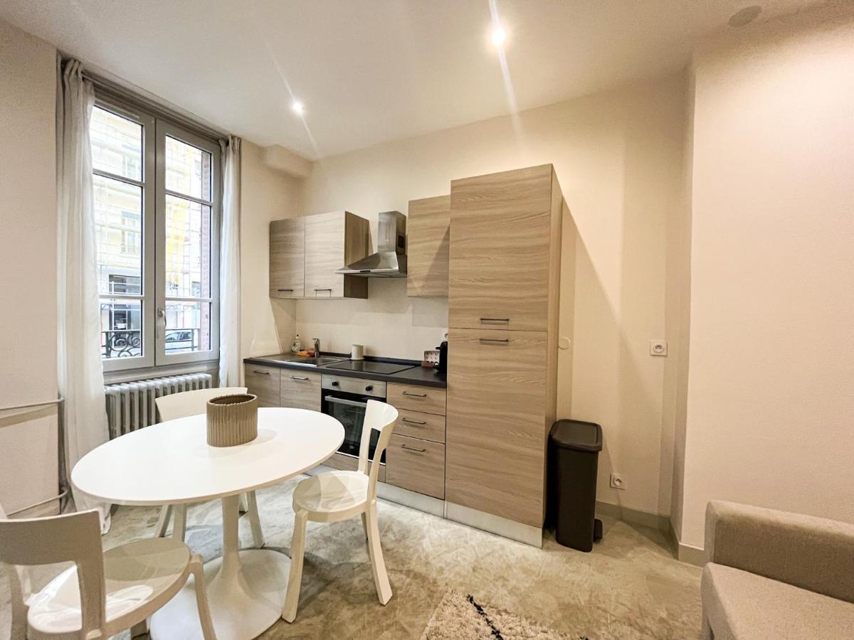 Suite Onyx Lyon Luaran gambar